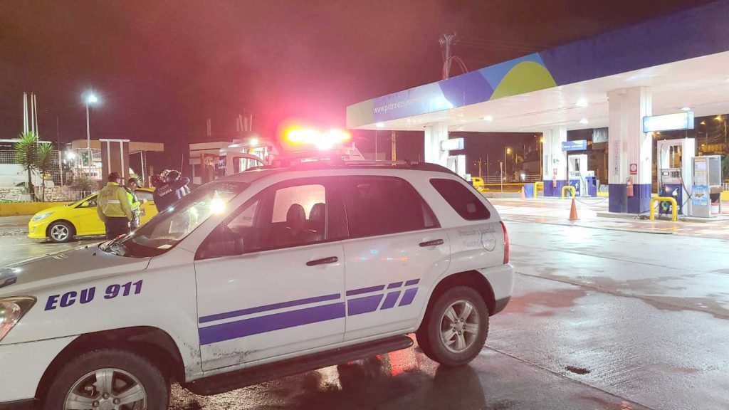 Los tres robos del miércoles se dieron de manera secuencial, en tres estaciones de servicio de la ciudad.