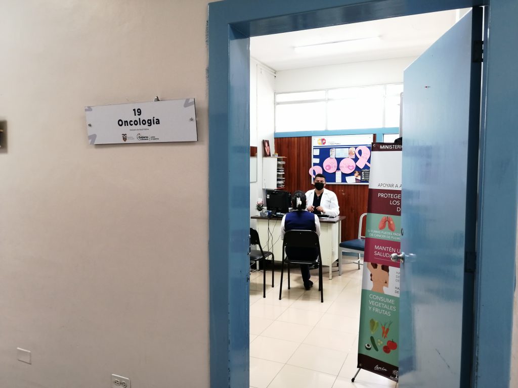 Al Hospital Vicente Corral Moscoso son derivados pacientes desde los centros de salud o dispensarios médicos. FCS