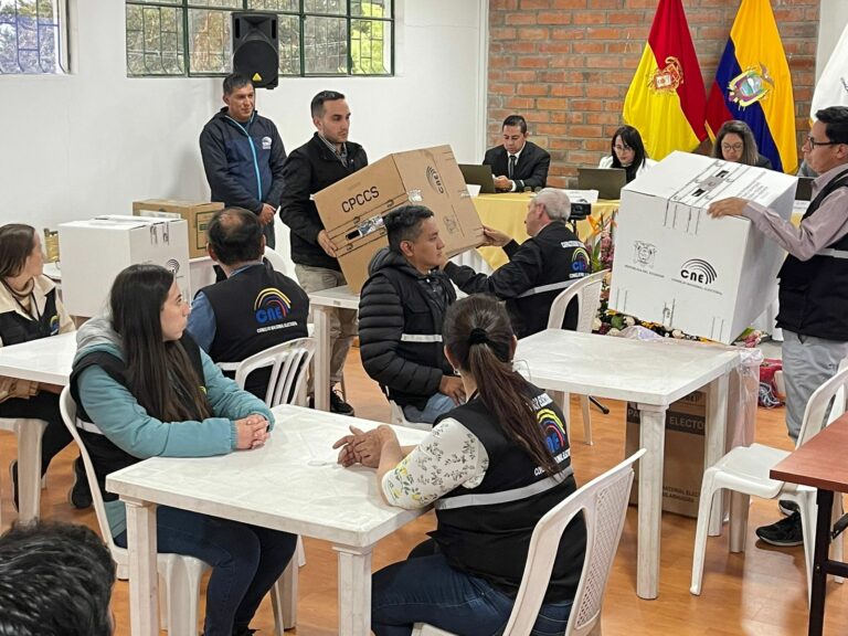 Inicia conteo de votos en Azuay tras el cierre de las elecciones