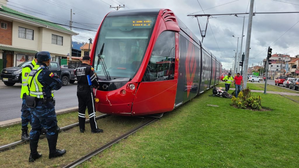 El tranvía registra 20 accidentes de tránsito en el 2023 y las principales causas son por la impericia e irresponsabilidad de conductores.