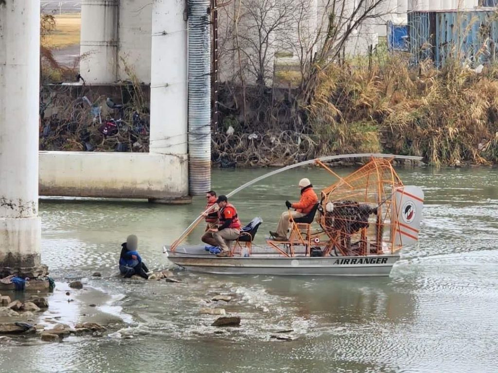 Rescate a ecuatorianos del Río Bravo