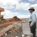 Juan Bautista Ayabaca perdió su vivienda en el sector de Nero, parroquia Baños, luego de sismo del sábado. /XCA