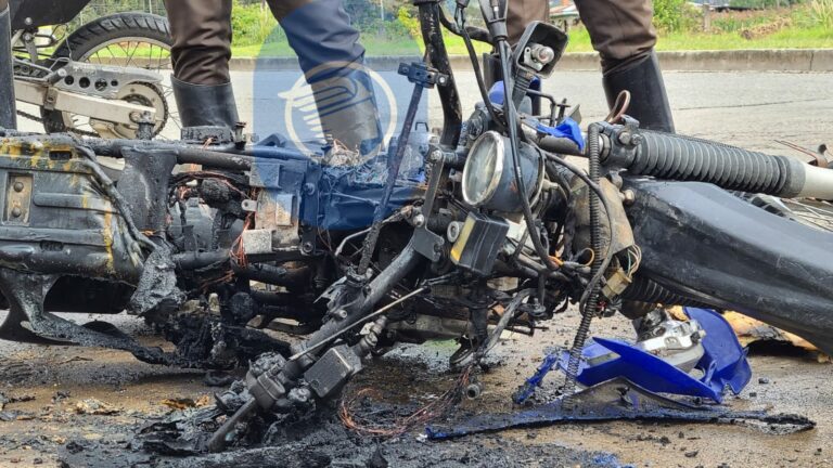 Moradores quemaron motocicleta de acusado de robo en San Joaquín