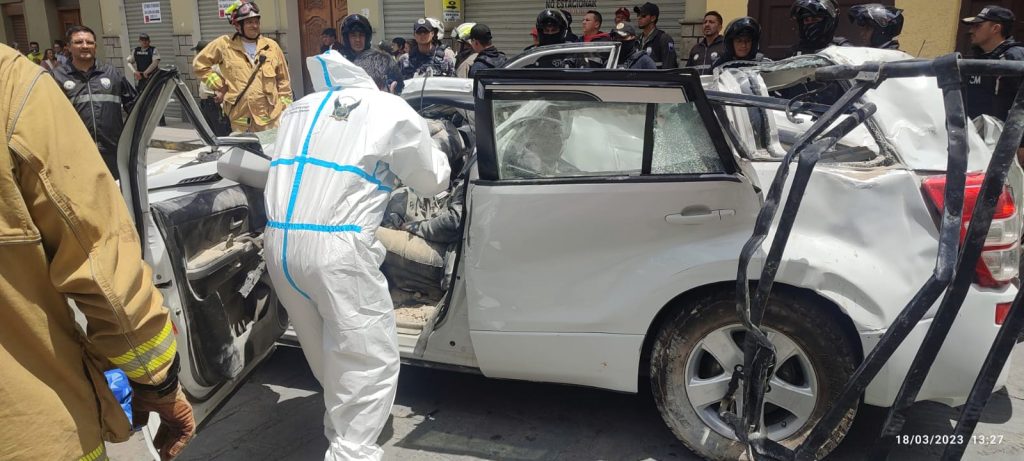 Dos muertos y graves daños deja temblor en Cuenca