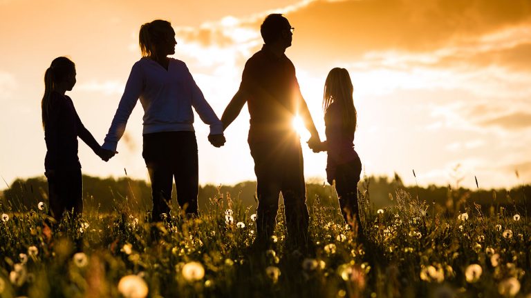 Una relación sólida con los padres mejora la salud futura de los jóvenes