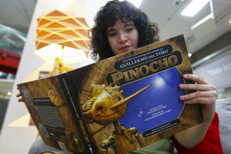 La aventura de producir “Pinocchio” es mostrada en libro editado en español
