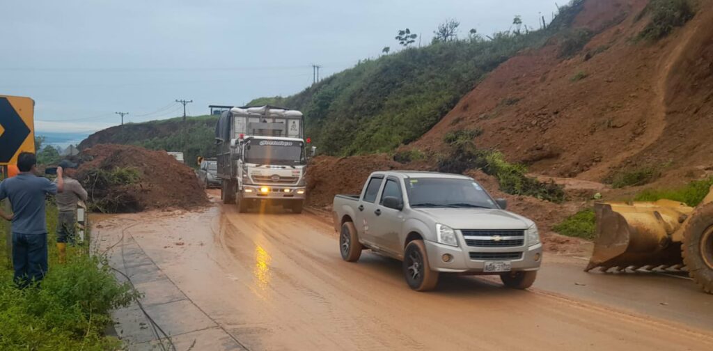 Vías inhabilitadas en el Azuay