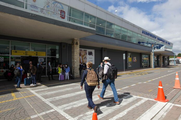 aeropuerto-mariscal-la-mar- 4-2A 2 coles xca