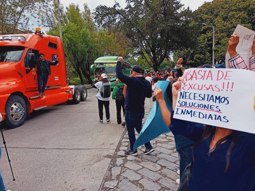 Las unidades de transporte también participaron de la manifestación.  BPR