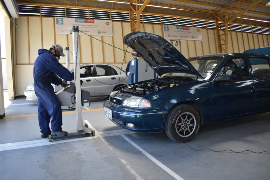 Entre enero y abril 40.383 vehículos han cumplido la RTV en Cuenca.