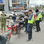 En esta ciudad todavía no se aplica la norma emitida hace un año por la ANT, para prohibir dos personas en moto. XCA
