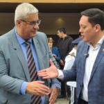 Darío Ordóñez, nuevo gerente de la EMOV, junto al alcalde de Cuenca, Cristina Zamora. KOQ