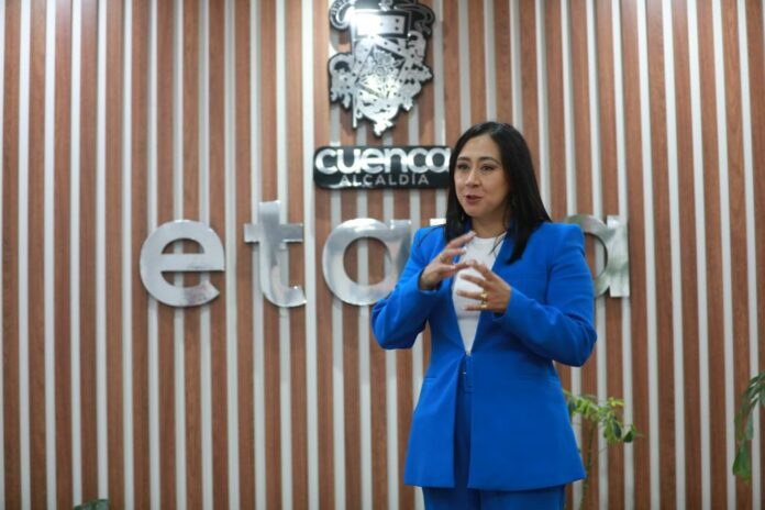 María Verónica Polo, nueva gerente de ETAPA, fue posesionada ayer por el directorio de la entidad. /XCA
