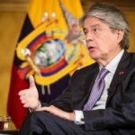 Guillermo Lasso durante una entrevista con CNN en Español.