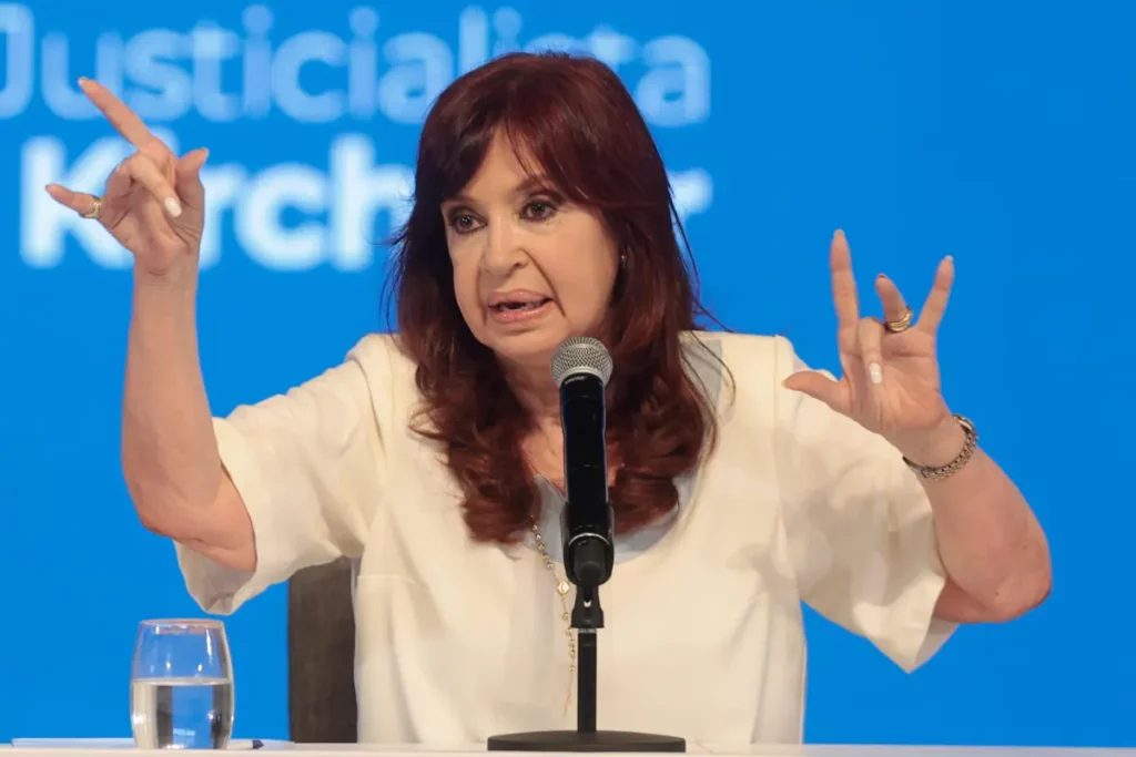 Cristina Fernández, manifestó que los altos niveles de pobreza que registra el país es responsabilidad del exmandatario Mauricio Macri y al actual presidente Javier Milei.