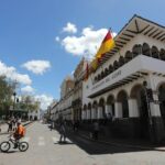 Los exteriores de la Gobernación de Azuay, que ha sido escenario de protestas, ayer permaneció son novedades.