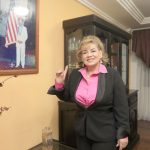 Anita Lucía Proaño celebra sus bodas de oro de vida artística.