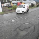 La vía Medio Ejido - Sayausí está en franco deterioro por falta de intervención. /XCA