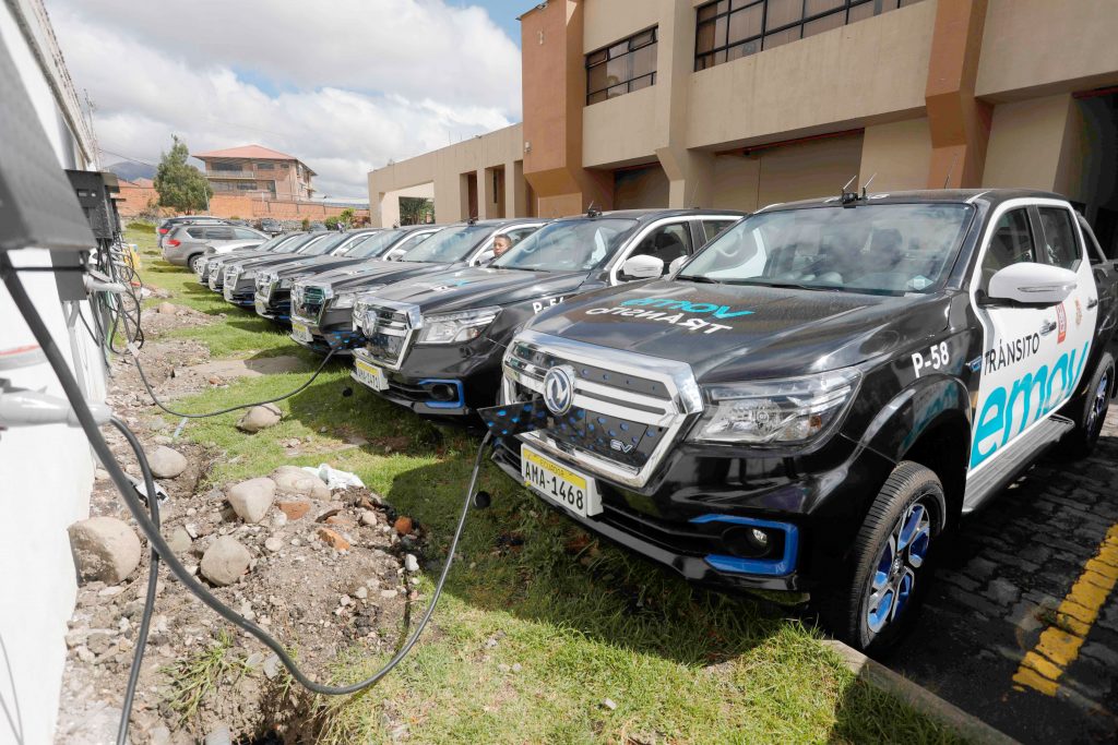 Vehículos eléctricos adquiridos por la EMOV se encuentran guardados sin funcionamiento.