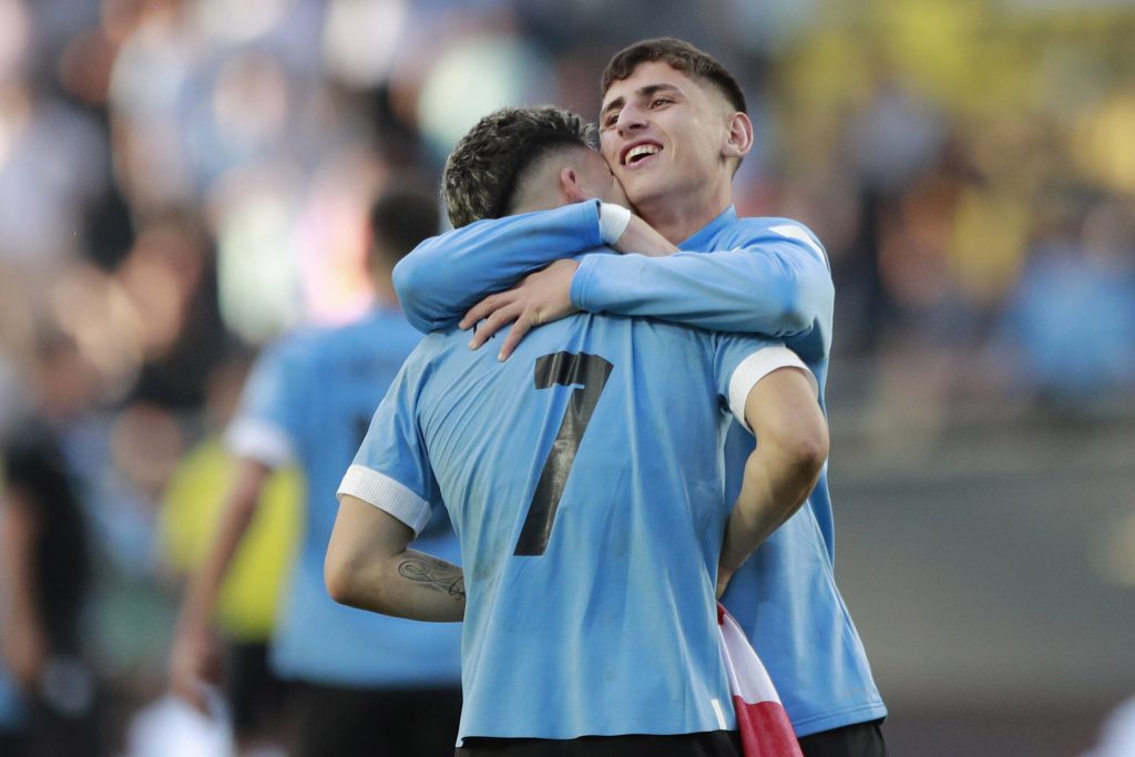 Jugadores de Uruguay celebran al final hoy, de un partido de las semifinales de la Copa Mundial de Fútbol sub-20 entre Uruguay e Israel en el estadio Diego Armando Maradona en La Plata (Argentina). EFE