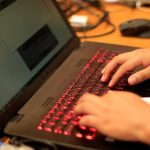 El 69 % de los jóvenes de entre 15 y 29 años en Ecuador no ha comenzado a buscar trabajo o lo está buscando.