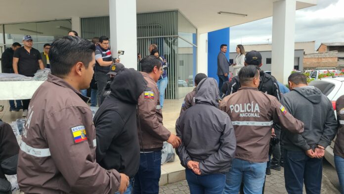 La Policía Nacional detuvo a seis personas durante 13 allanamientos efectuados en la ciudad de Cuenca.