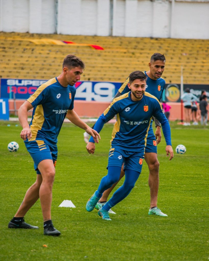 El volante argentino, Rodrigo Melo, sufre una contractura muscular en la rodilla y es baja en Deportivo Cuenca.