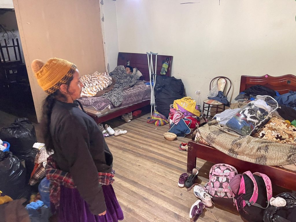 En la Casa Pastoral La Inmaculada permanecen damnificadas dos familias que fueron evacuadas por el aluvión en el sector El Lirio, en Barabón. CSM