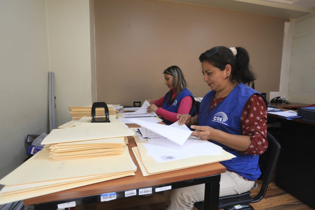 CNE llama a registrarse a observadores electorales