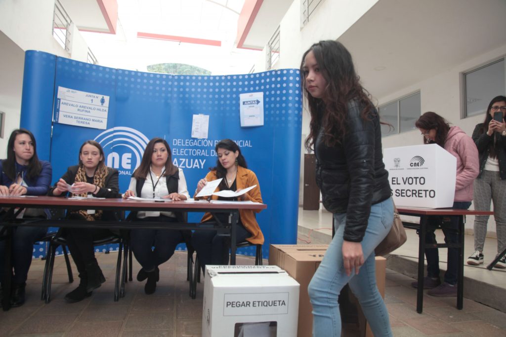 El simulacro en Azuay tuvo lugar la mañana de ayer en el recinto del la Unidad Educativa Manuela Garaicoa de Calderón. /XCA