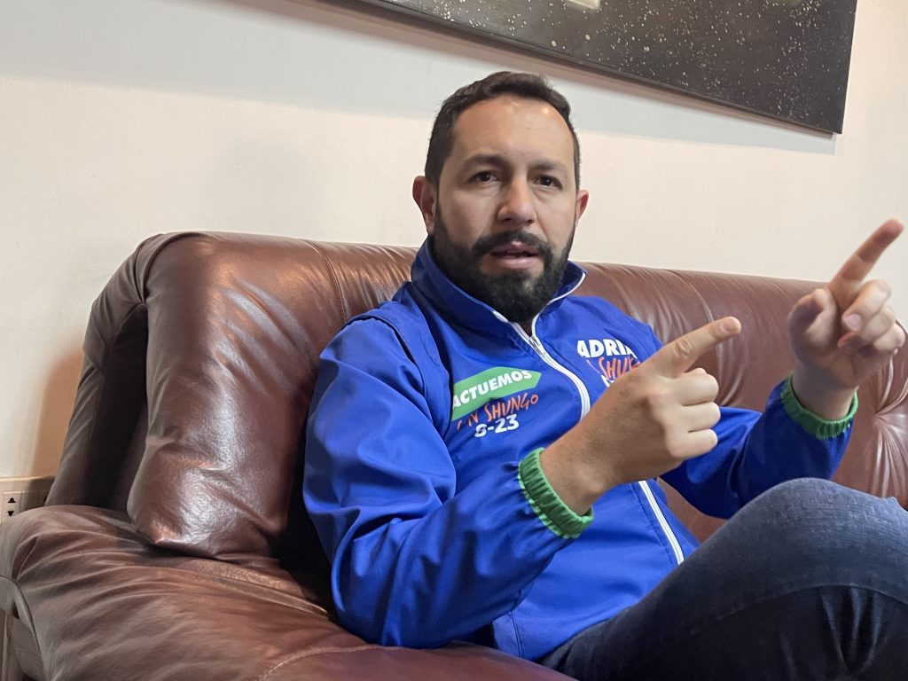 Devolver facultades a municipios propone Adrián Castro