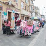 En la calle Sangurima se evidencia gran cantidad de vendedores informales, sobretodo, los jueves y domingos. /XCA