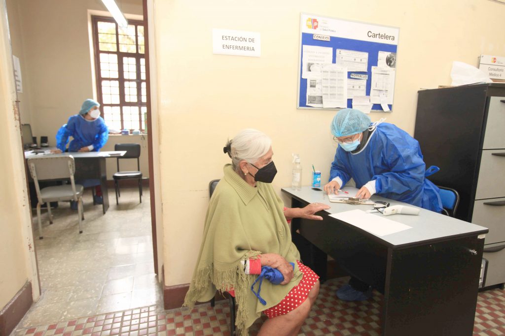 En los centros de salud de la ciudad se mantiene en alerta ante posibles brotes del síndrome Guillain-Barré. /XCA