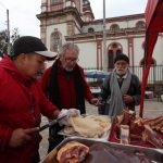 Mauro Di Cori, Marco Mite y Sandro Serafini junto al promotor Xavier Inga, en la comunidad de Sinincay inician una propuesta turística gastronómica. XCA