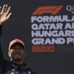 El piloto británico, Lewis Hamilton, celebra su triunfo. EFE