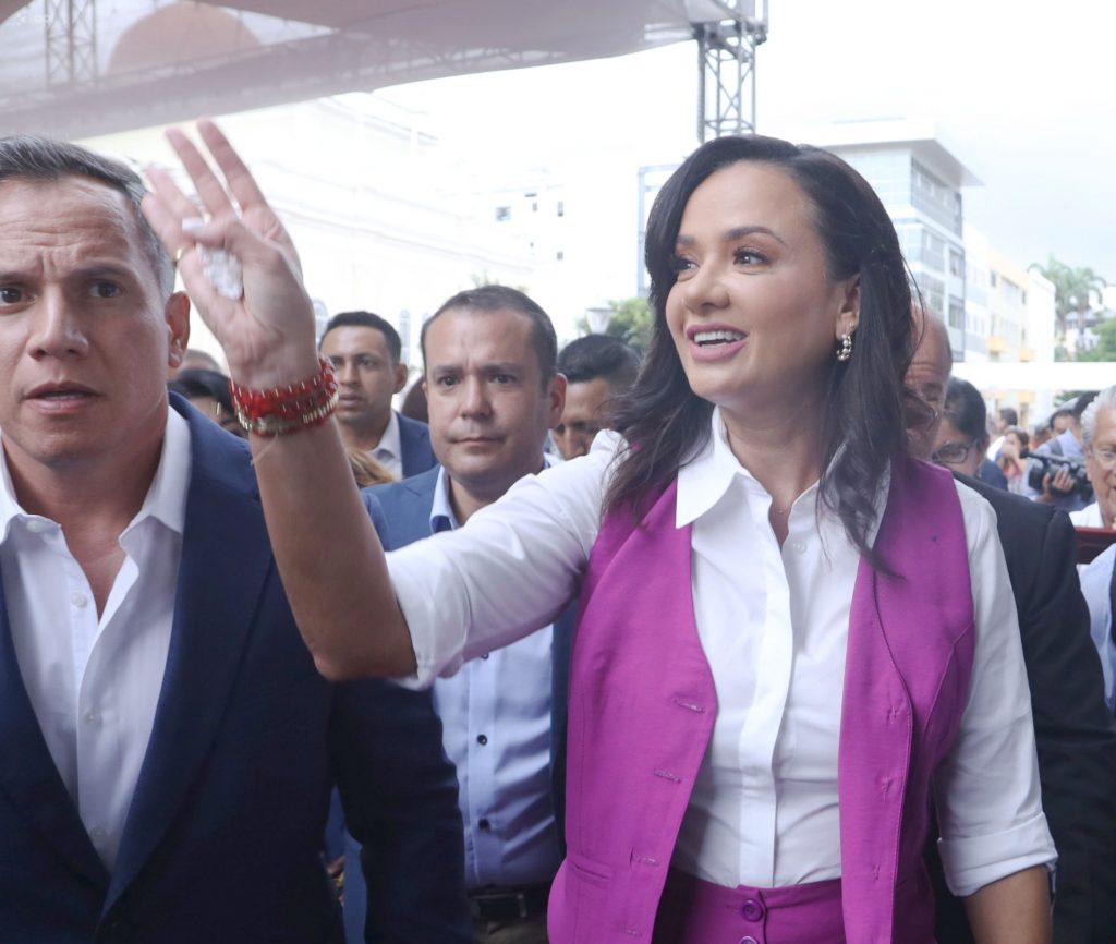 Marcela Aguiñaga renunció a la presidencia del movimiento Revolución Ciudadana, tras la derrota presidencial de Luisa González.