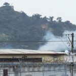 Una nueva jornada de enfrentamientos, desde la madrugada hasta horas de la tarde, en la Penitenciaría del Litoiral. Adentro fuertes explosiones y balas se escuchan desde los exteriores. /API