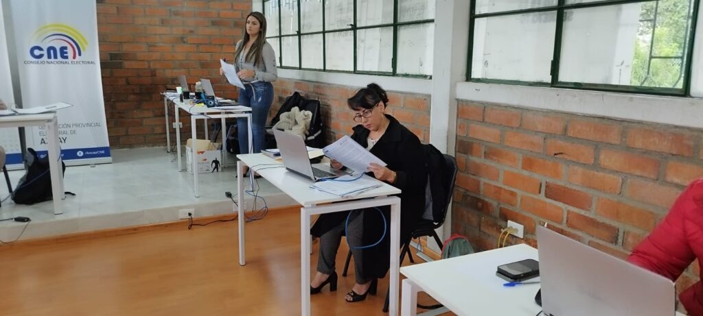 Cada vez más personas van a votar