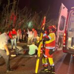 El Cuerpo de Bomberos de Santa Isabel llegó al lugar del accidente para socorrer a los involucrados.