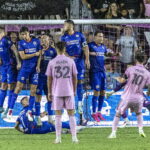 El jugador argentino Lionel Messi del Inter Miami CF anota un gol a Cruz Azul. EFE