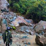 Material pétreo obstaculiza la circulación vehicular.