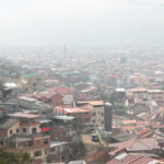 La intensa niebla que se evidencia en horas de la mañana en la ciudad dificulta tener buena visibilidad y por ello se cancelaron vuelos. /XCA