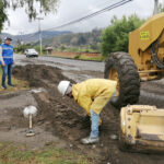 Ayer se efectuaban trabajos de limpieza de cunetas y bordillos. / FCS