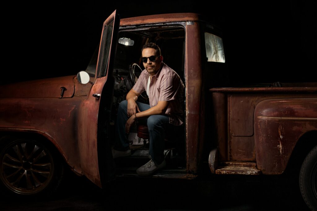 Juan Fernando Velasco promociona su nueva canción titulada 'Mi amigo el dolor'. Foto: Facebook Juan Fernando Velasco