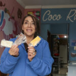 Mercy Zárate es una de las dos hermanas que extiende la tradición de Coco Rico, negocio con más de medio siglo de historia. /XCA