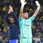 Cavani y Romero celebran clasificación a cuartos de Libertadores.