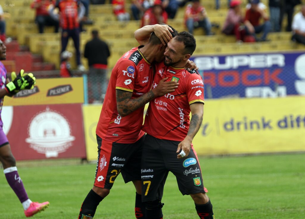 Deportivo Cuenca se prepara para recibir a Universidad Católica por LigaPro.