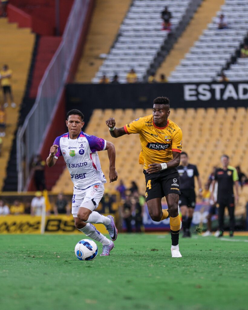 Barcelona venció 2-0 a Gualaceo