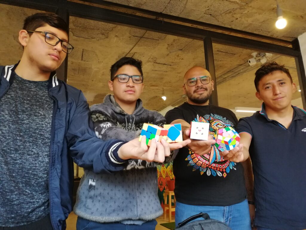 Por el momento, Josué Ordóñez, Ronmel Tenezaca, Christian Méndez y Anthony Criollo conforman la Asociación de Speedcubing local. /FCS