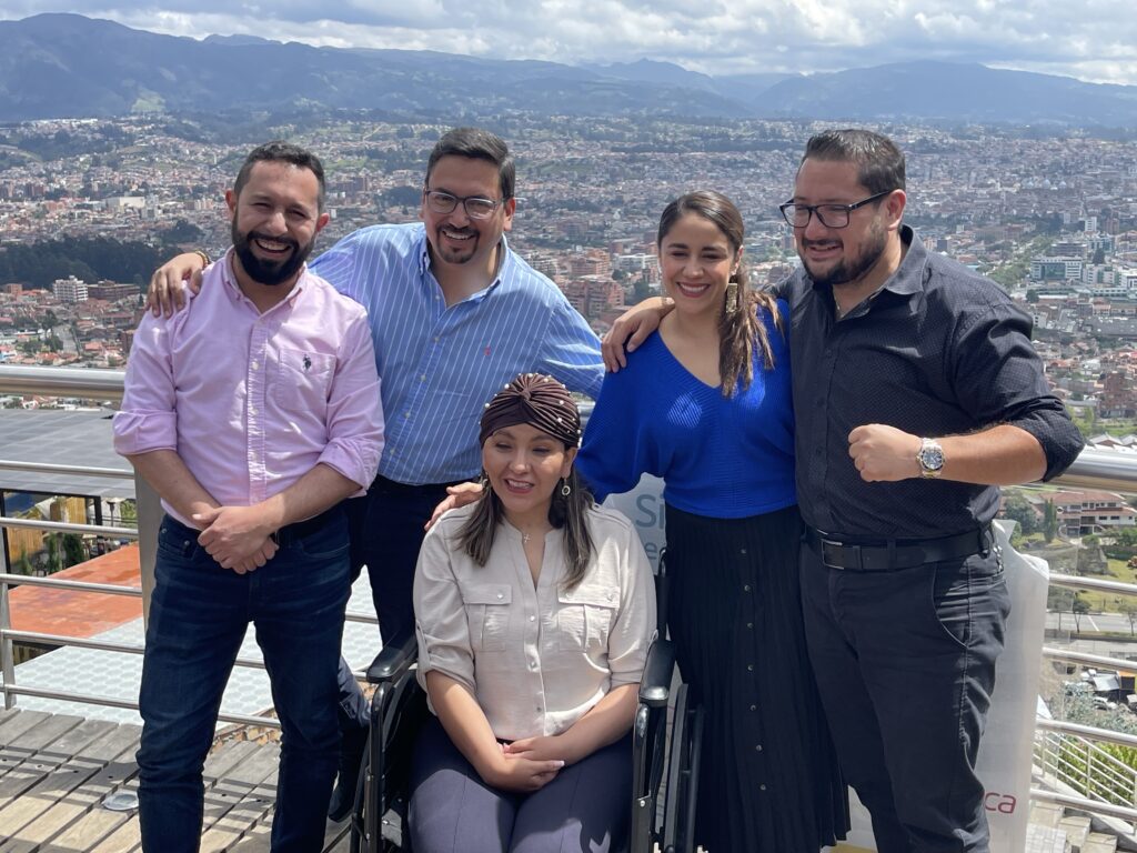 Se unen los cinco asambleístas azuayos